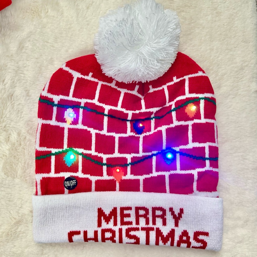 New LED Lighted Christmas Beanie Hat With Pom Pom And 3 Flashing Modes - Unisex
